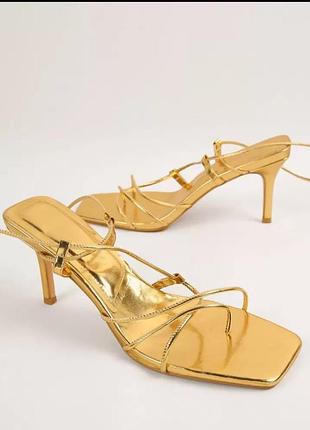 Босоножки shein на маленьком каблуке с длинными завязками