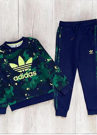 Оригінальний спортивний костюм adidas на 7/8 років
