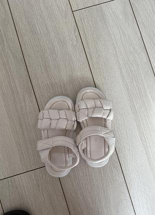 Сандали на девочку