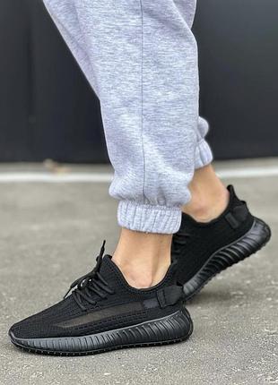 Yeezy кросівки