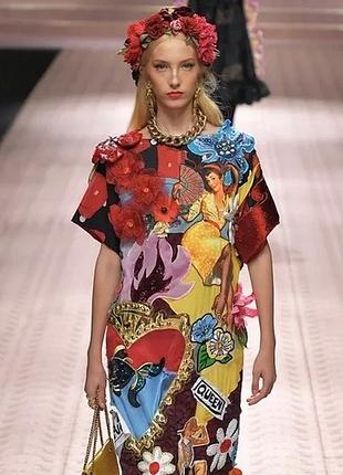 Сукня з яскравими барвами літа