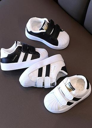 Дитячі кросівки на малюків