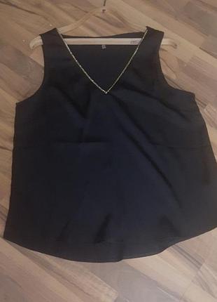 "атласна " маєчка с золотим ланцюжком від lipsy london