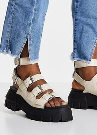 Шкіряні босоніжки на масивній підошві topshop leather