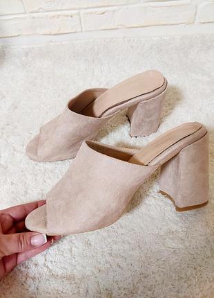 Женские босоножки-шлепанцы