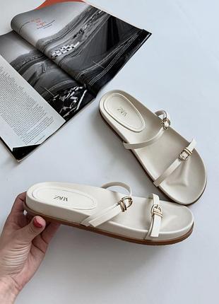 Шльопанці zara