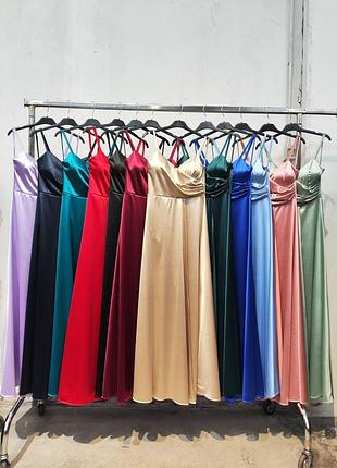 Нарядное длинное атласное платье