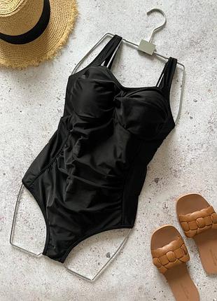 Купальник суцільний на чашках в чорному кольорі розмір м