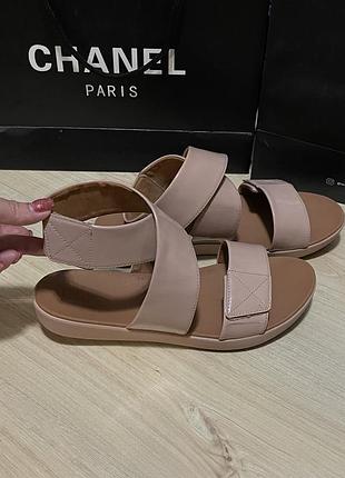 Лакова шкіра босоніжки сандалі р .39-40