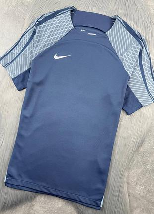 Чоловіча футболка nike