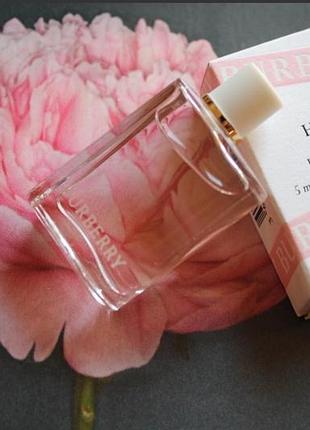 Парфюмированная вода burberry her blossom 
burberry