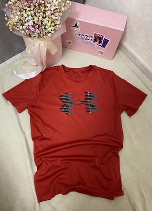 Жіноча спортивна футболка under armour