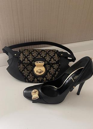 Туфлі fendi