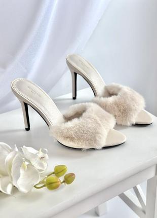 Босоніжки на шпильці мюлі з гострим носиком і хутром