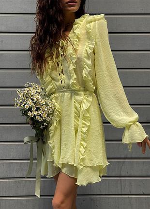 Шифоновое платье с воланами на шнуровке