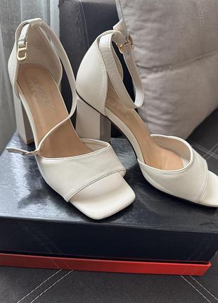 Босоніжки жіночі/молочні босоніжки/жіночі бежеві босоніжки/жіночі босоніжки