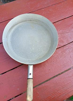 Сковорода с ручкой