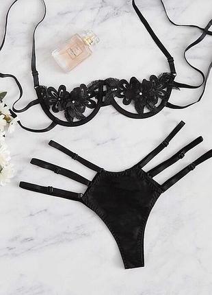 Комплект из мягкого кружева