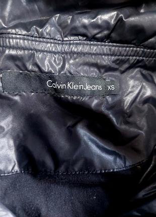 Стильная куртка-бомбер calvin klein jeans xs (42) оригинал 5