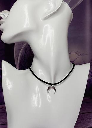 Чокер замшевый черный лунница