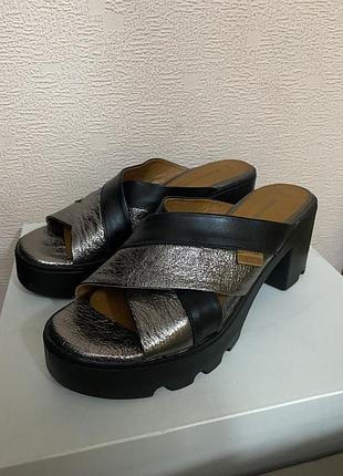 Шльопанці жіночі