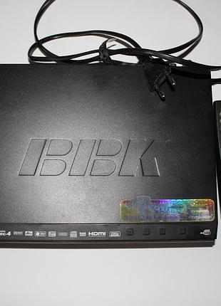 Dvd плеєр bbk з функцією караоке, у робочому стані, є пульт