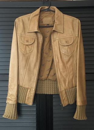 Шкіряна гірчична розкішна куртка з вʼязаними резинками