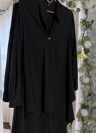 Сукня сзаді подовжено