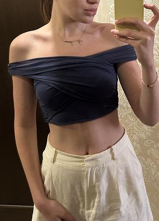 Кроп-топ з відкритими плечима