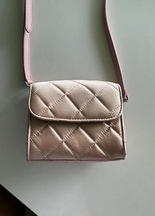 Сумочка в шикарному бєжєвому кольорі