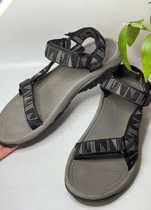 Босоножки teva