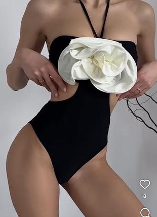 Чорний купальник з розою