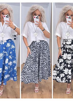 Красивый женский костюм с юбкой меди