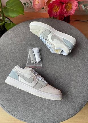 Кросівки yeezy calabasas on feet black and gold women