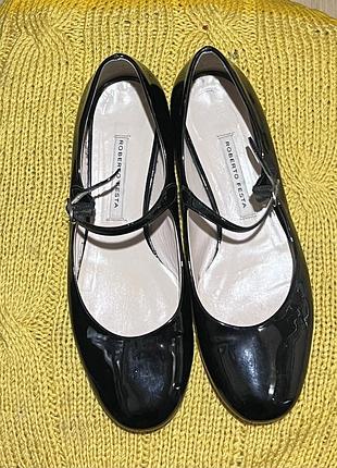 Туфлі лакові на 36-36,5 розмір