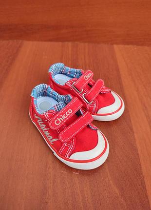 Яркие кеды chicco