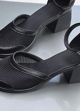 Стильна новинка літні туфлі босоніжки з сіткою