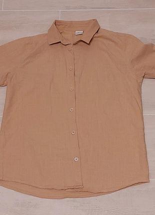 Бежевая рубашка с коротким рукавом на 9-10 лет