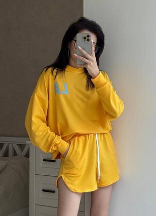 Костюм з шортами