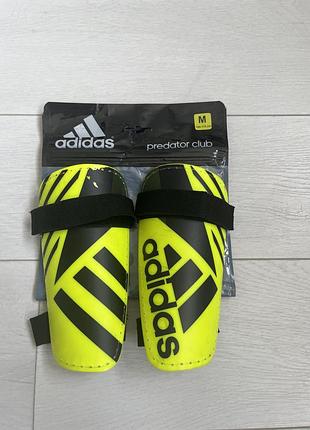 Продам футбольні щитки adidas розмір м
