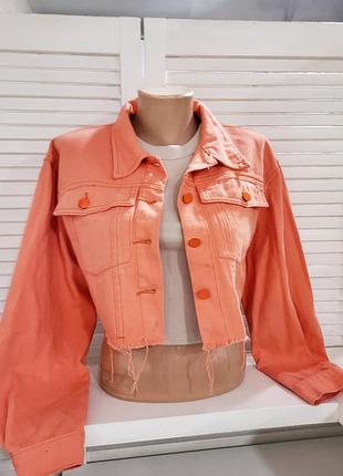 Піджак короткий.