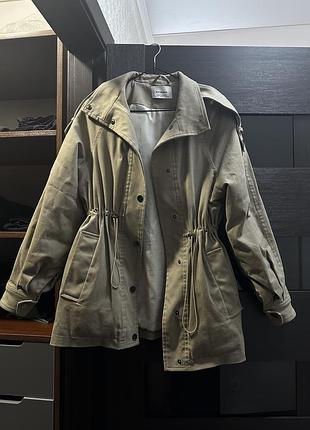 Жіноча бежева парка