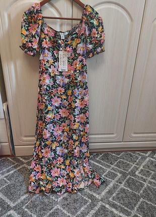 Платье в цветочный принт amisu
