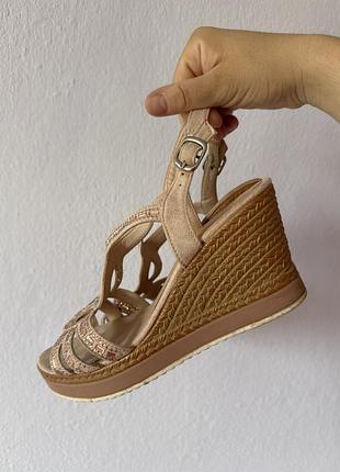 Жіночі босоніжки