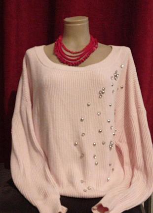 Джемпер, украшенный камушками
