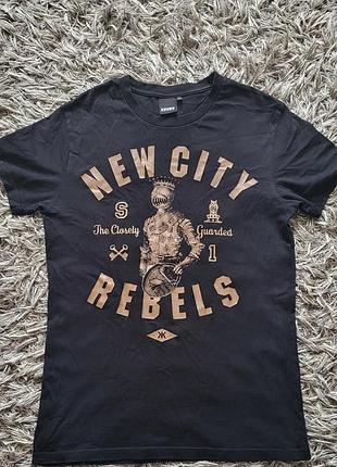 Легкая женская футболка