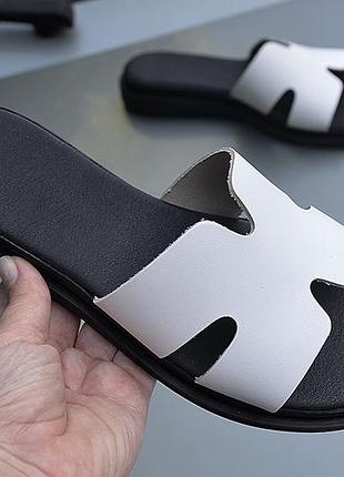 Білі шльопанці шкіряні на кожен день