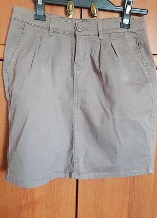 Юбка из плотной ткани коттон, цвета хаки, р-р м/46. качественная стильная фирменная юбка.