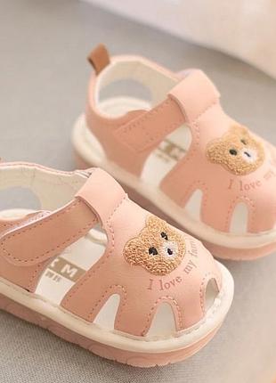 Розовые босоножки для девочки