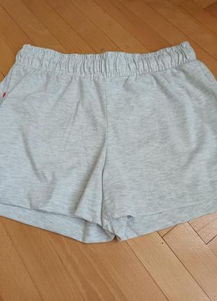 Новые женские шорты серого цвета с карманами
